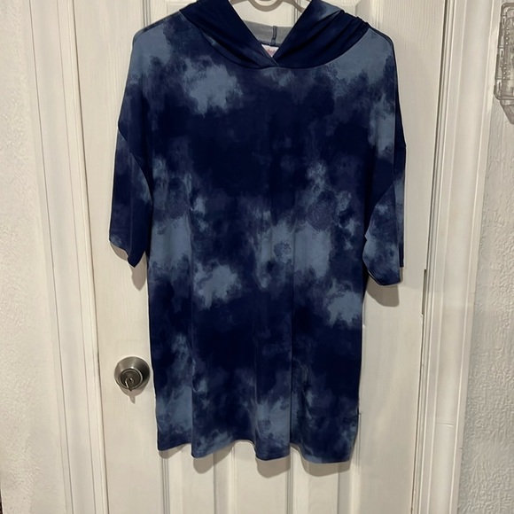 LuLaRoe women’s tee hoodie - Picture 1 of 3